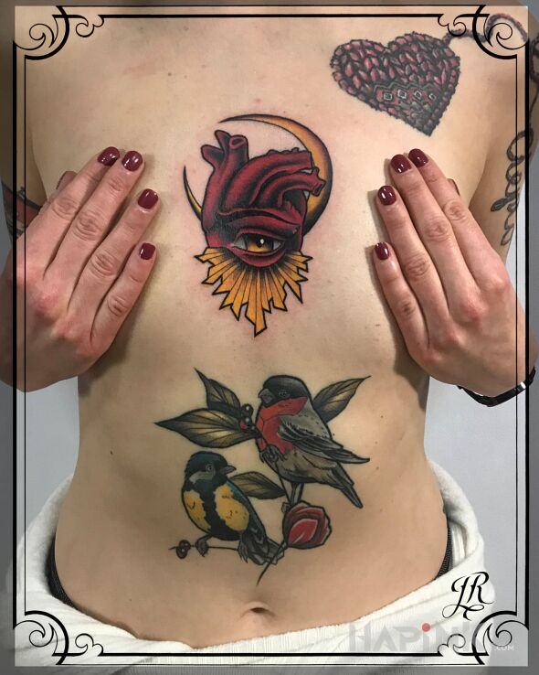 Tattoo Neotradycyjne wrzuty in flowers motif and neo-traditional style on the stomach