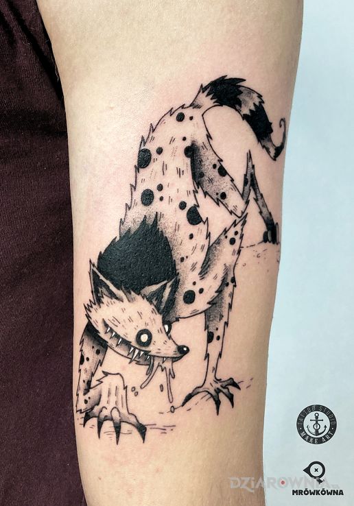 Tatuaż demoniczny wilk w motywie mroczne i stylu graficzne / ilustracyjne na ramieniu