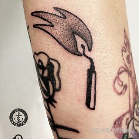 Tatuaż Zapałka na przedramieniu motyw: przedmioty styl: graficzne / ilustracyjne