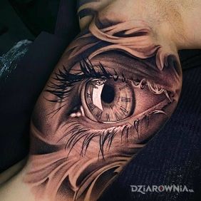 Tatuaż Hiper oko na ramieniu motyw: pozostałe styl: realistyczne
