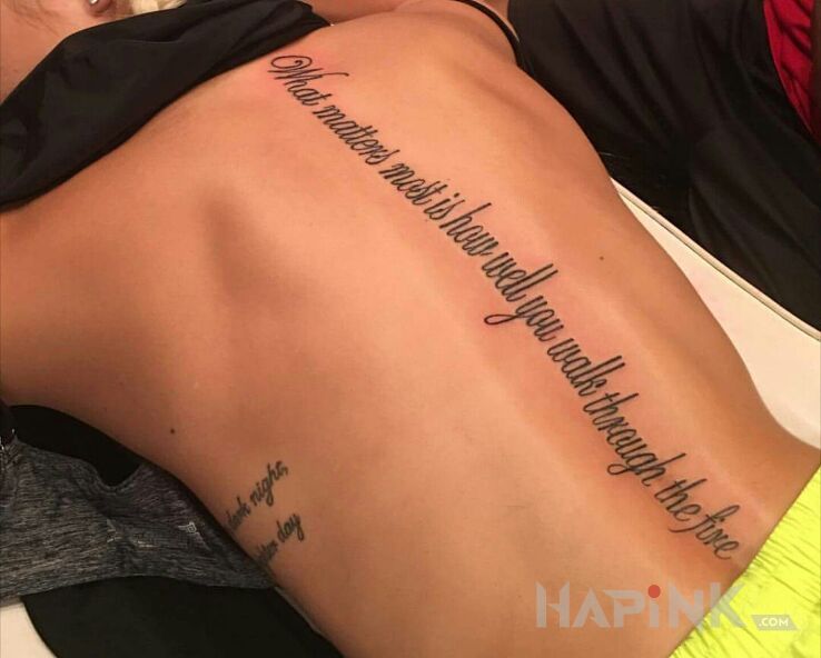 Tattoo Spacer przez ogień in lettering motif and calligraphy style on the back