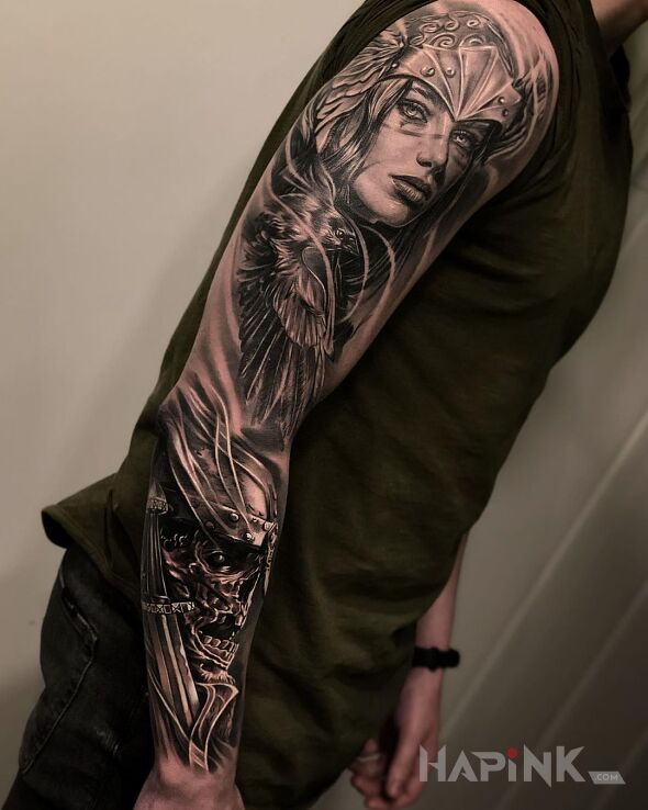 Tattoo Kobieca wojowniczka in animals motif and realistic style on the upper arm