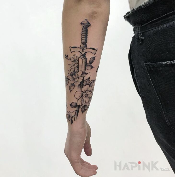 Tattoo Sztylet in black and gray motif and graphic / illustrative style on the forearm
