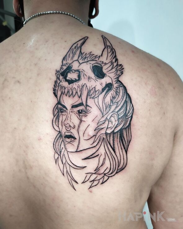 Tattoo Szamanka in black and gray motif and contour / linework style on the back