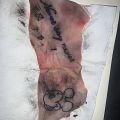 Tatuowanie na sztucznej skórze - Pierwsze wzory na świńskiej
