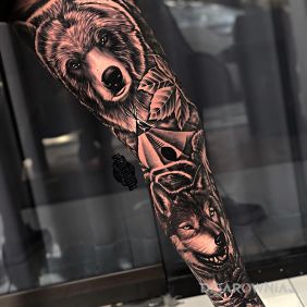 Tatuaż Niedźwiadek i wilk na nodze motyw: nogawki styl: realistyczne
