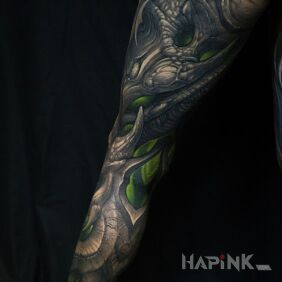 Tattoo Green glow in organic style on the upper arm motif: sleeves style: organic