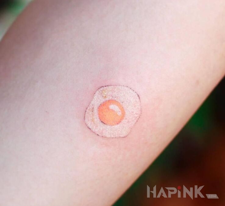 Tattoo Jajko sadzone ? in colorful motif and minimalistic style on the forearm