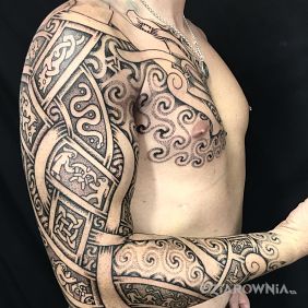 Tatuaż Tradycyjne celtyckie symbole na przedramieniu motyw: czarno-szare styl: celtyckie / nordyckie