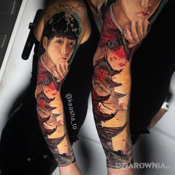Tatuaż gejsza w motywie kolorowe i stylu realistyczne na ramieniu