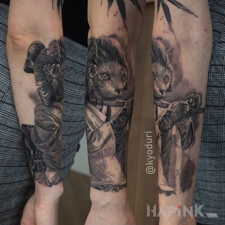 Tattoo Kocica gejsza in animals motif and realistic style on the forearm