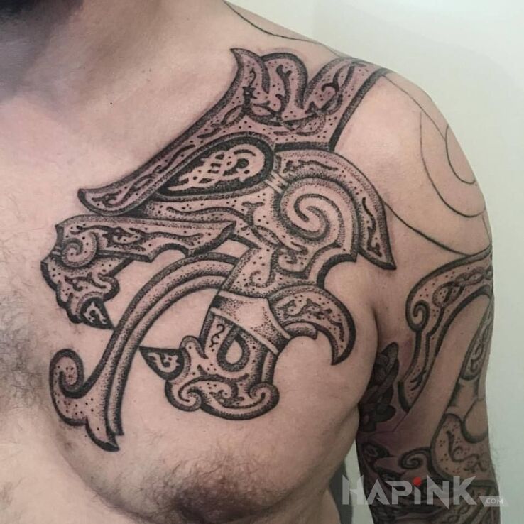 Tattoo Łeb smoka in dragons motif and Celtic / Nordic style on the chest