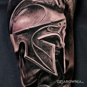 Tatuaż Gladiator na ramieniu motyw: czarno-szare styl: realistyczne