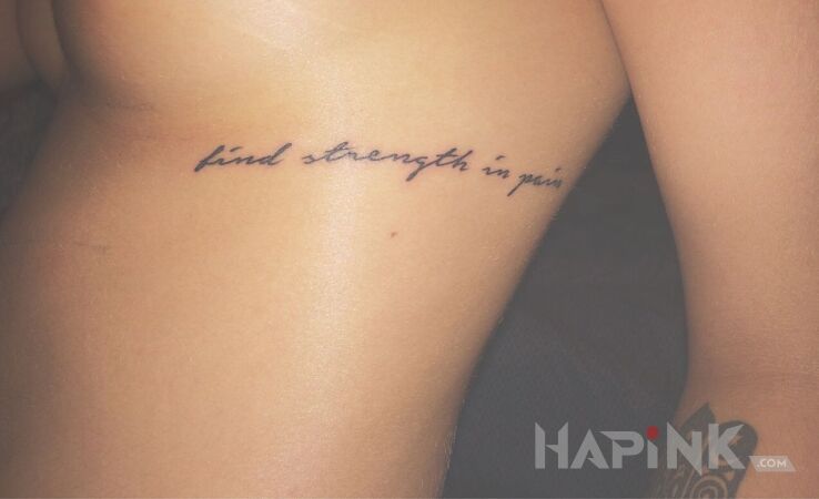 Tattoo Find strength in pain in lettering motif and calligraphy style on the ribs