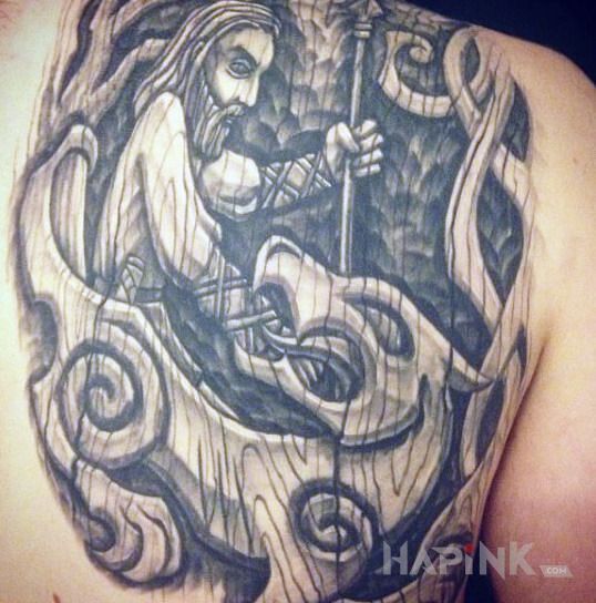 Tattoo Wilk Fenrir in black and gray motif and carved wood style on the back