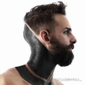 Tatuaż Czarna szyjka na głowie motyw: pozostałe styl: blackwork / blackout