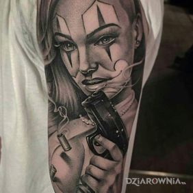 Tatuaż Pif paf na ramieniu motyw: twarze styl: chicano