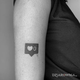 Tatuaż 0 serduszek na ramieniu motyw: pozostałe styl: minimalistyczne