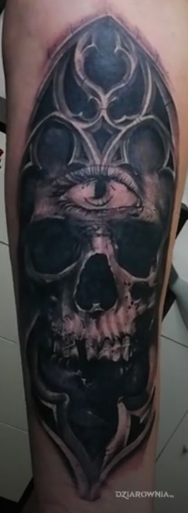 Tatuaż czacha w motywie mroczne i stylu realistyczne na przedramieniu