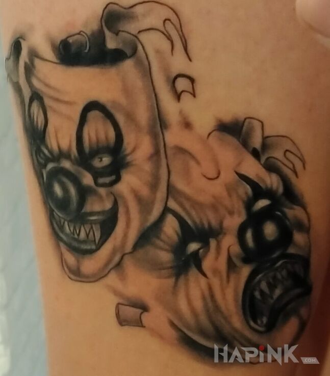 Tattoo Maseczki in black and gray motif and graphic / illustrative style on the upper arm