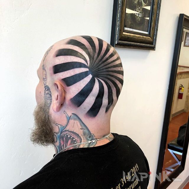 Tattoo Chłop z dziurą w głowie ? in 3D motif and optical illusion style on the head