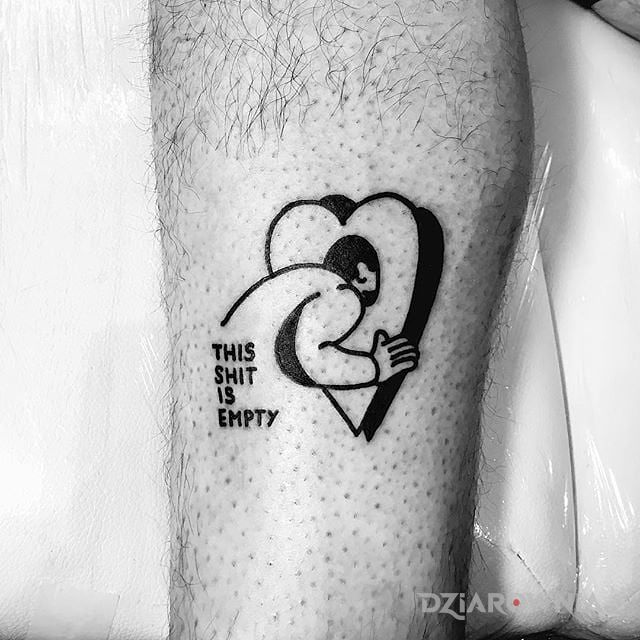 Tatuaż pusto w sercu w motywie napisy i stylu ignorant na łydce