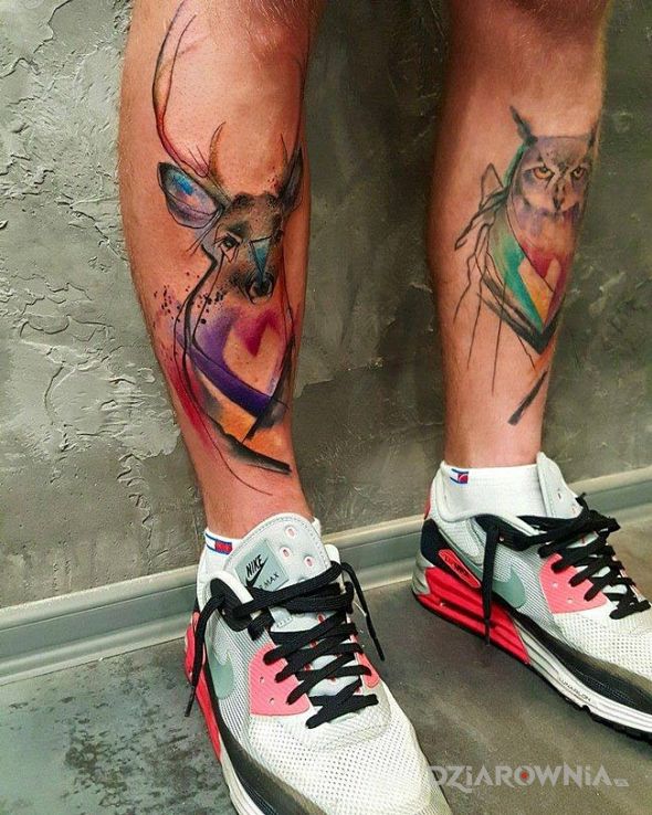 Tatuaż jeleń  sowa w motywie zwierzęta na nodze