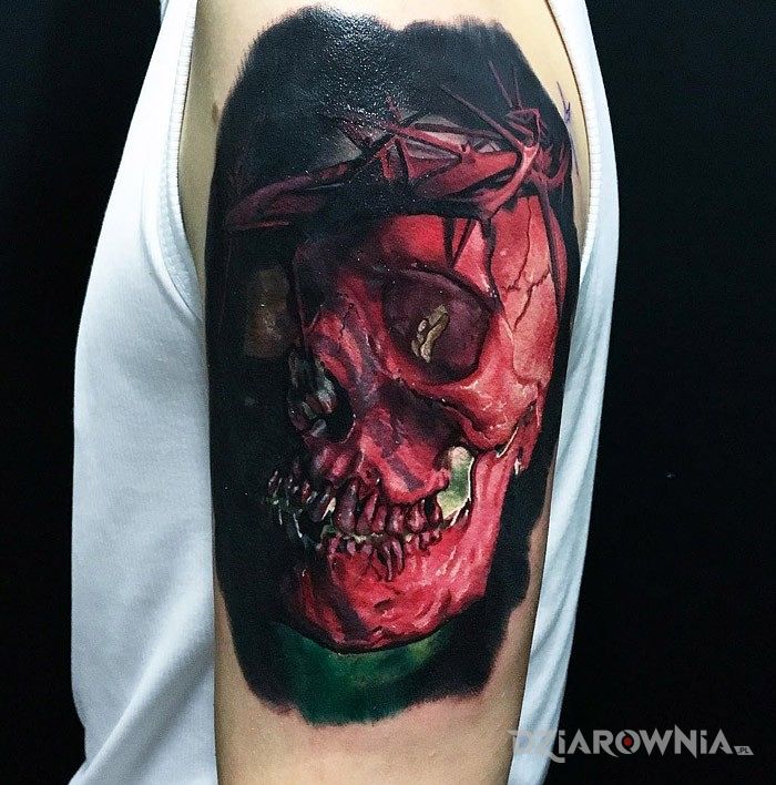 Tatuaż czaszka z cierniami w motywie 3D na ramieniu