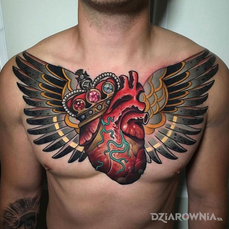 Tatuaż skrzydlate serce w motywie kolorowe i stylu neotradycyjne na obojczyku