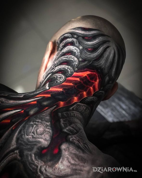 Tatuaż czort z bliska w motywie mroczne i stylu organika na plecach