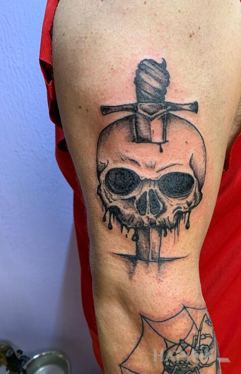 Tattoo Miecz, czaszka in black and gray motif and realistic style on the upper arm