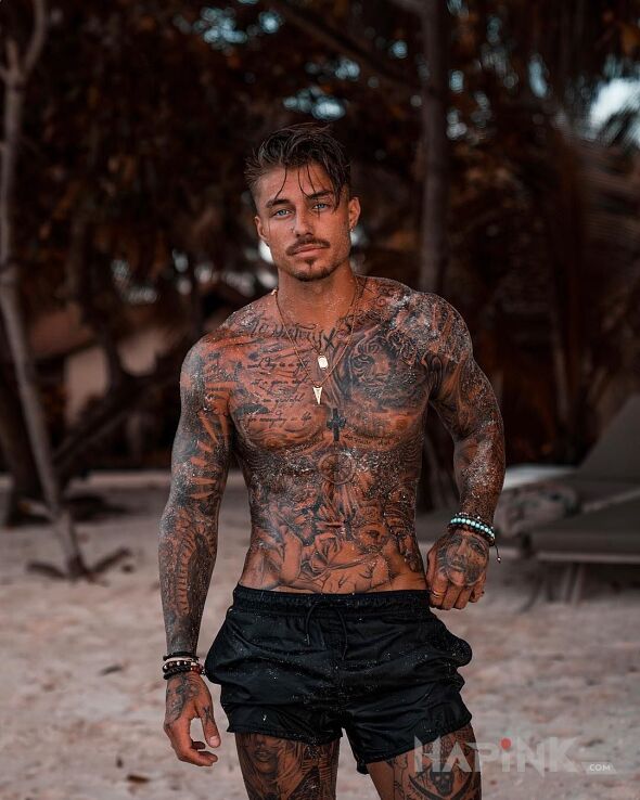Tattoo Ciacho jakich mało ? in black and gray motif and realistic style on the upper arm