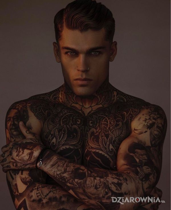 Tatuaż piękna buźka w motywie rękawy i stylu realistyczne na klatce