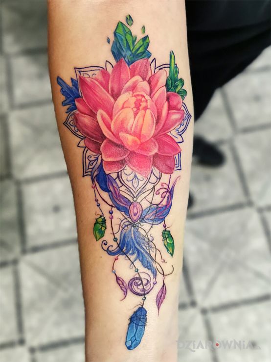 Tatuaż kwiat w motywie ornamenty i stylu graficzne / ilustracyjne na przedramieniu
