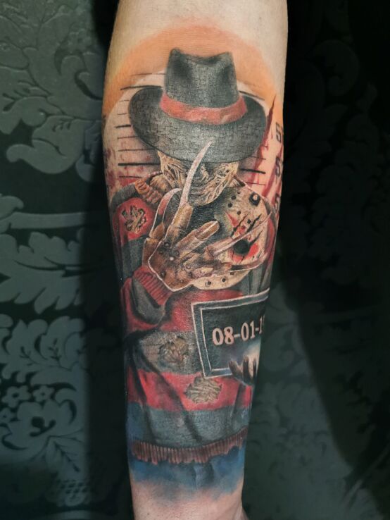 Tatuaż Freddy Kruger w motywie postacie i stylu realistyczne na klatce