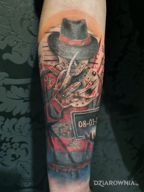 Tatuaż freddy kruger w motywie mroczne i stylu realistyczne na ramieniu