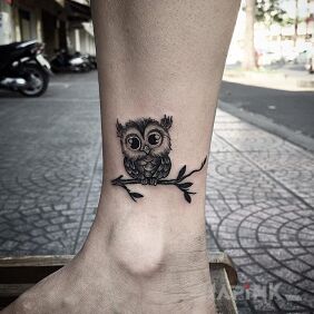 Tattoo Sweet owl on the leg motif: animals