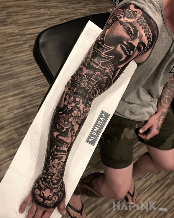 Tattoo Orientalne motywy in demons motif and realistic style on the hand
