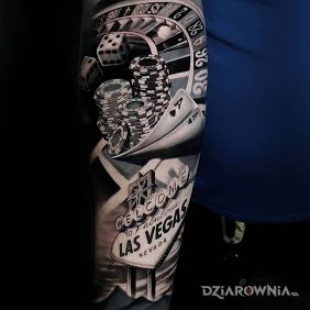 Tatuaż Las Vegas na przedramieniu motyw: przedmioty styl: realistyczne