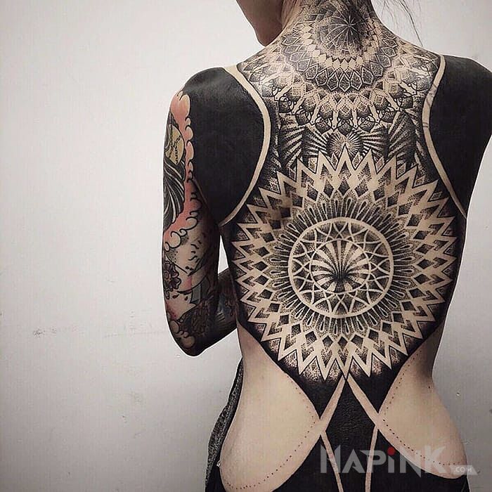 Tattoo Geometryczne plecy in mandalas motif and blackwork / blackout style on the back