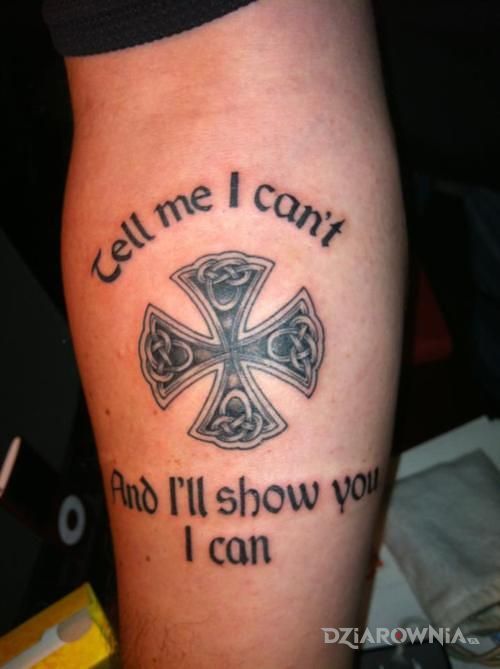 Tatuaż pokażę ci co potrafię w motywie napisy i stylu celtyckie / nordyckie na przedramieniu