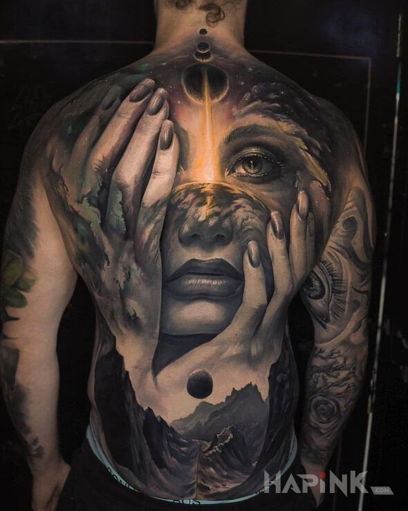 Tattoo Twarz w dloniach in faces motif and realistic style on the back