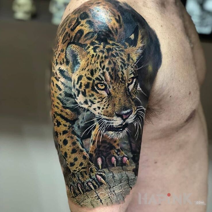 Tattoo Gepardzik in 3D motif and realistic style on the upper arm