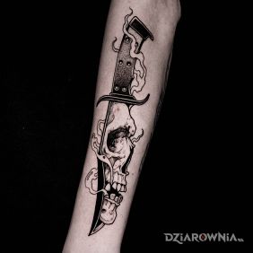 Tatuaż Nóż / Czaszka / Dym na przedramieniu motyw: czaszki styl: dotwork