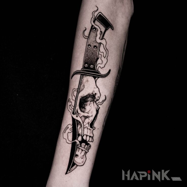 Tattoo Nóż / Czaszka / Dym in black and gray motif and dotwork style on the forearm