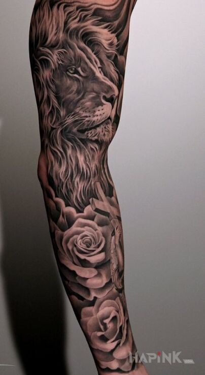 Tattoo Majestatyczny lew in sleeves motif on the forearm