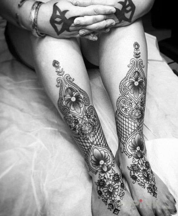 Tattoo Ornamenty in other motif on the leg