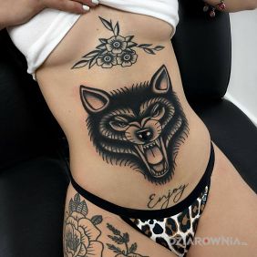Tatuaż Zły wilk na nodze motyw: kwiaty styl: graficzne / ilustracyjne