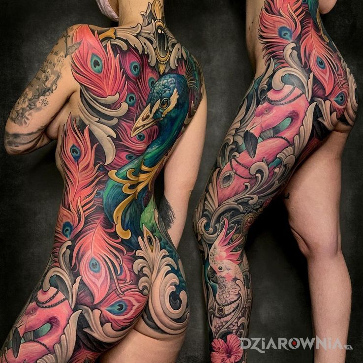 Tatuaż duży i spójny tatuaż w motywie kolorowe i stylu realistyczne na karku