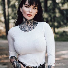 Tatuaż Tatuaze do niej pasuja na gardle motyw: czarno-szare styl: realistyczne